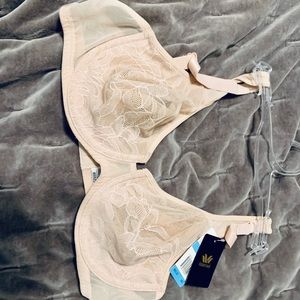 Wacoal bra, new w tags, never worn.